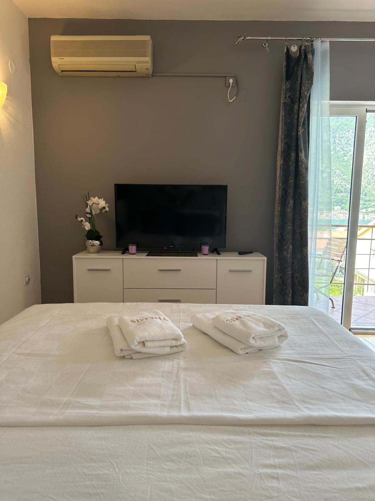 Themis Apart Hotel Kotor Exterior photo